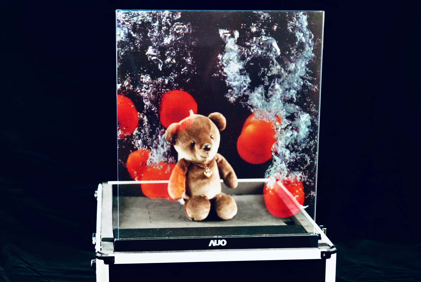 ���_�I(l��ng)���аl(f��)Micro LED͸���@ʾ�����߂�ߴ�͸�����@��������������ƴ��֮���ԣ��ɑ�(y��ng)����ǻ��Ƅ����ǻ��������̘I(y��)չʾ�ȶ�Ԫ����