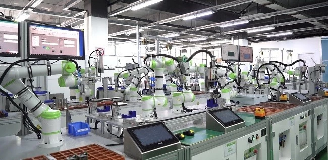 長廣溪智造“機汽共融”智能工廠榮獲恰佩克年度示范應用場景獎